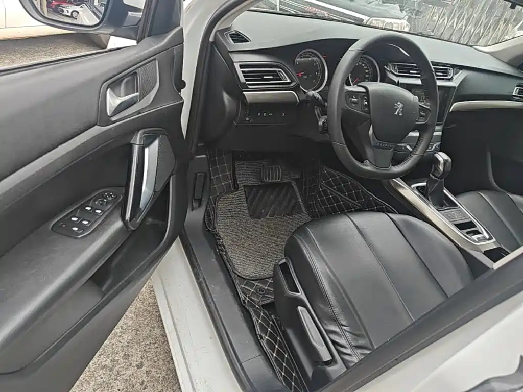 Peugeot 408 2016 — фото 16