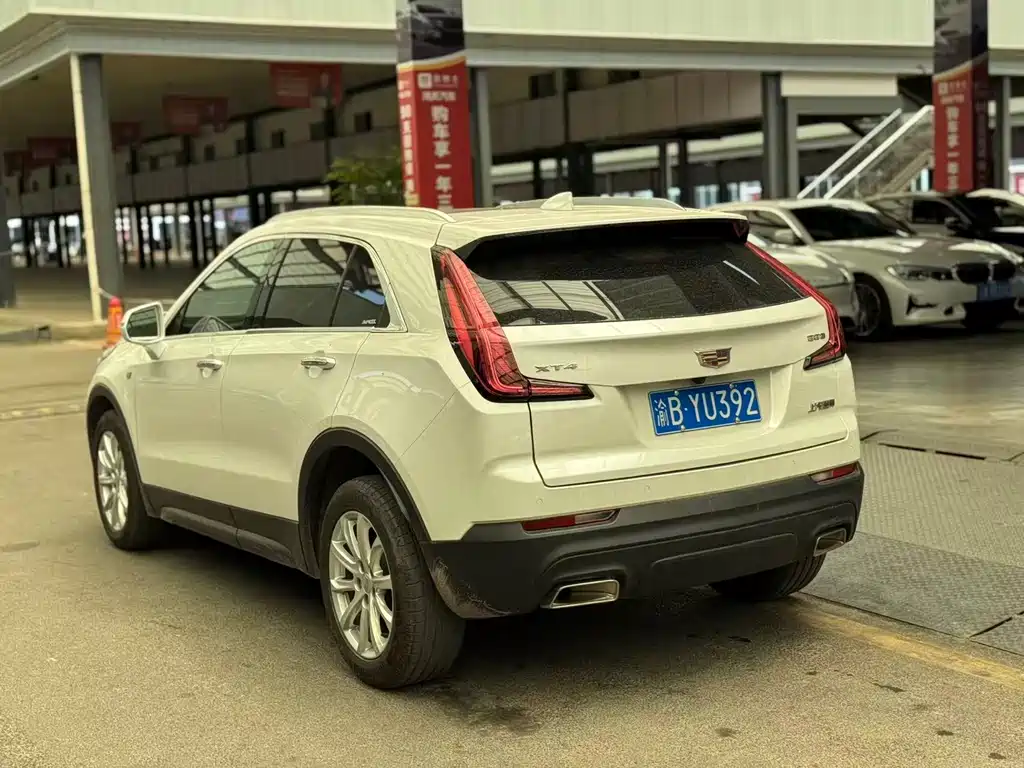 Cadillac XT4 2022 — фото 10