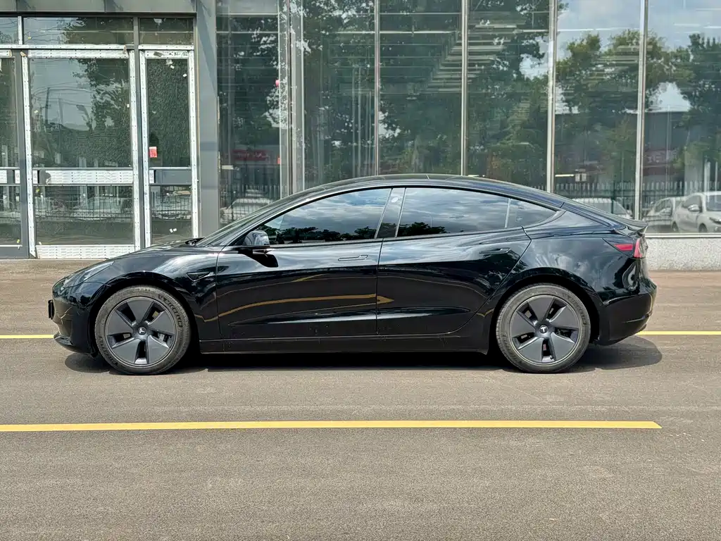 Tesla Model 3 2022 — фото 7