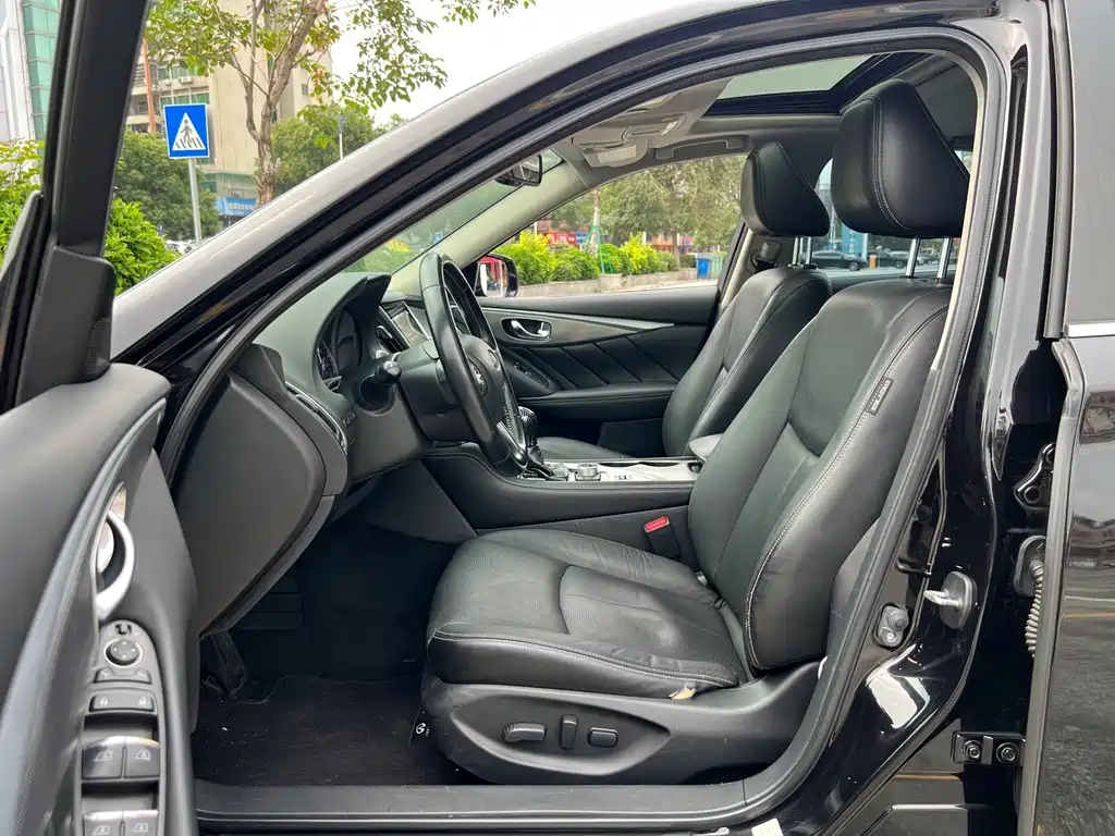 Infiniti Q50L 2015 — фото 15