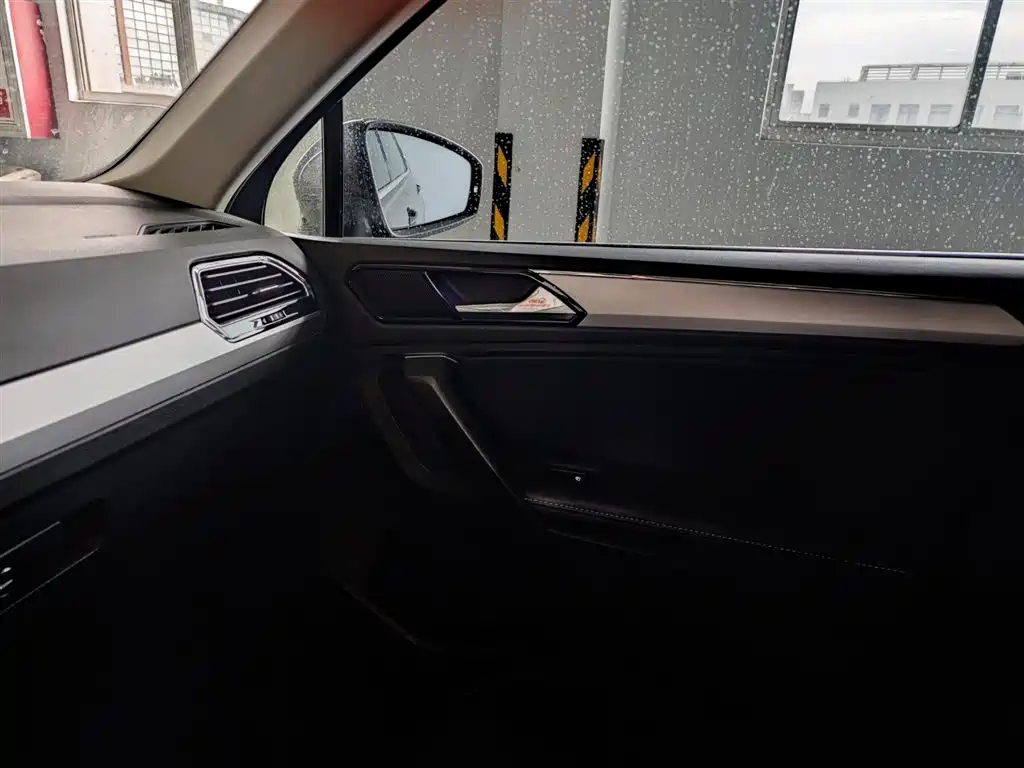 Volkswagen Tiguan L 2017 — фото 15