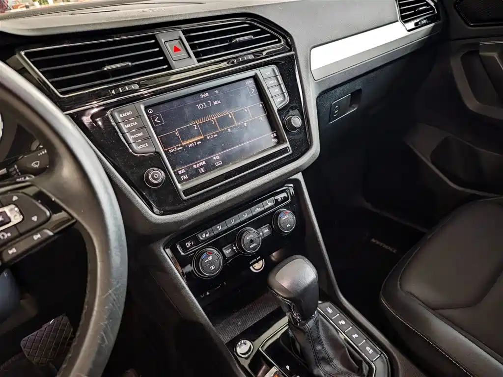 Volkswagen Tiguan L 2017 — фото 14