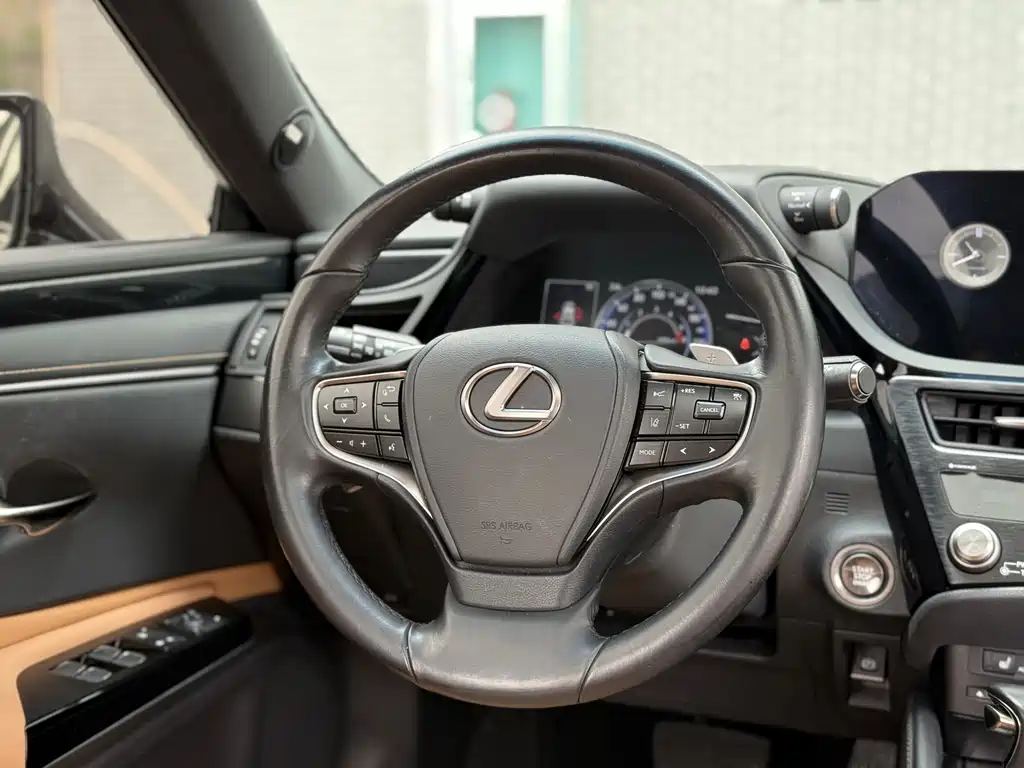 Lexus ES 2022 — фото 14