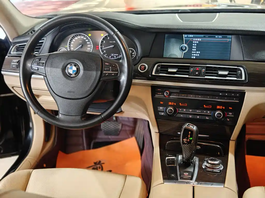 BMW 7 Series 2009 — фото 20
