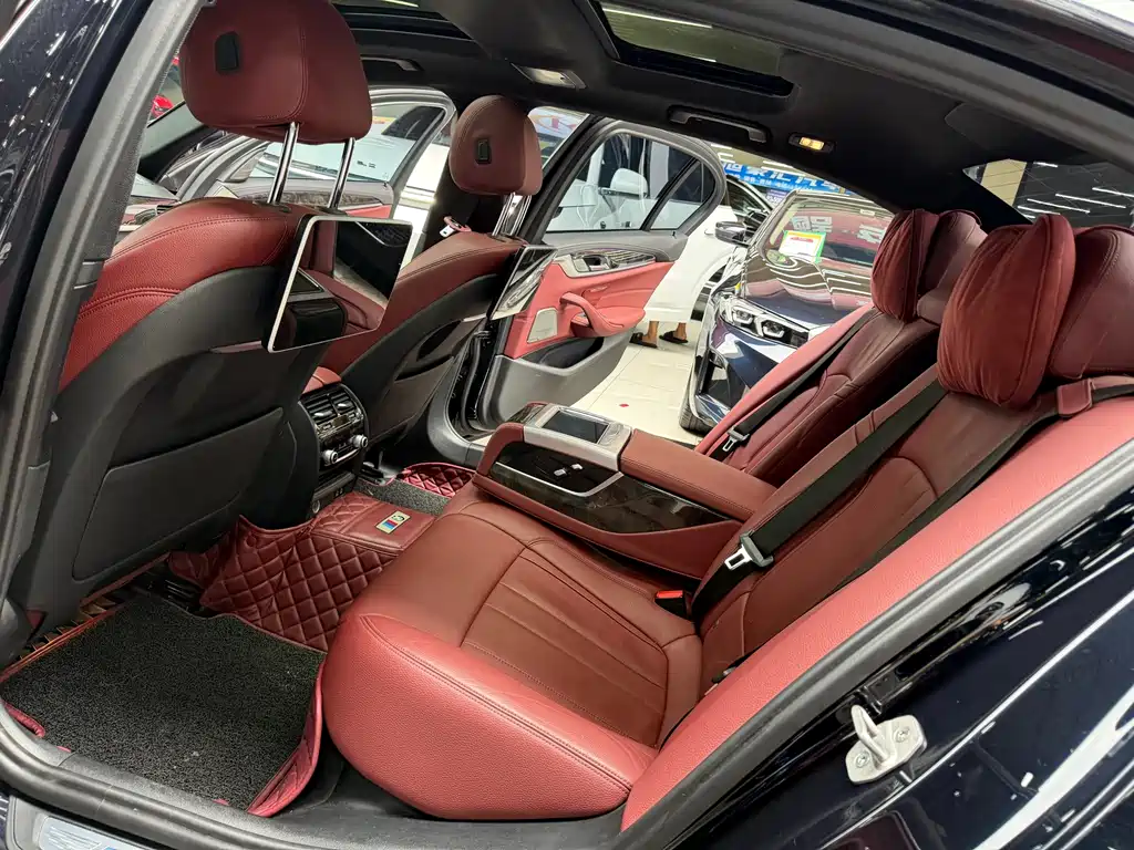 BMW 5 Series 2020 — фото 13
