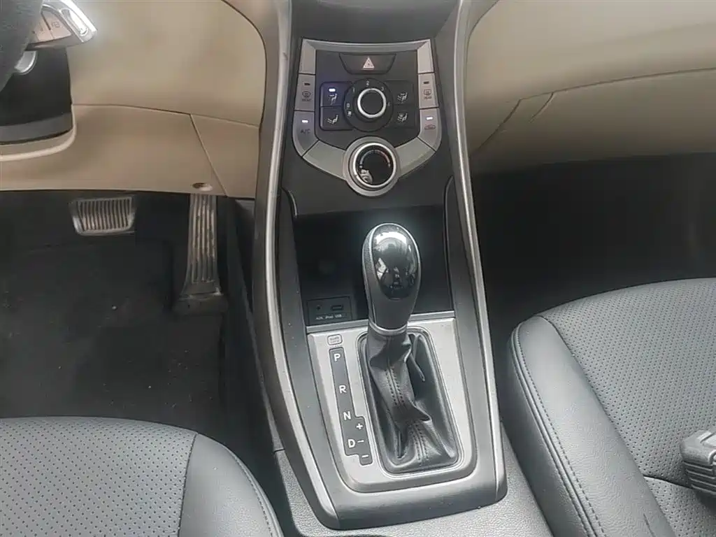 Hyundai Elantra Langdong 2016 — фото 14