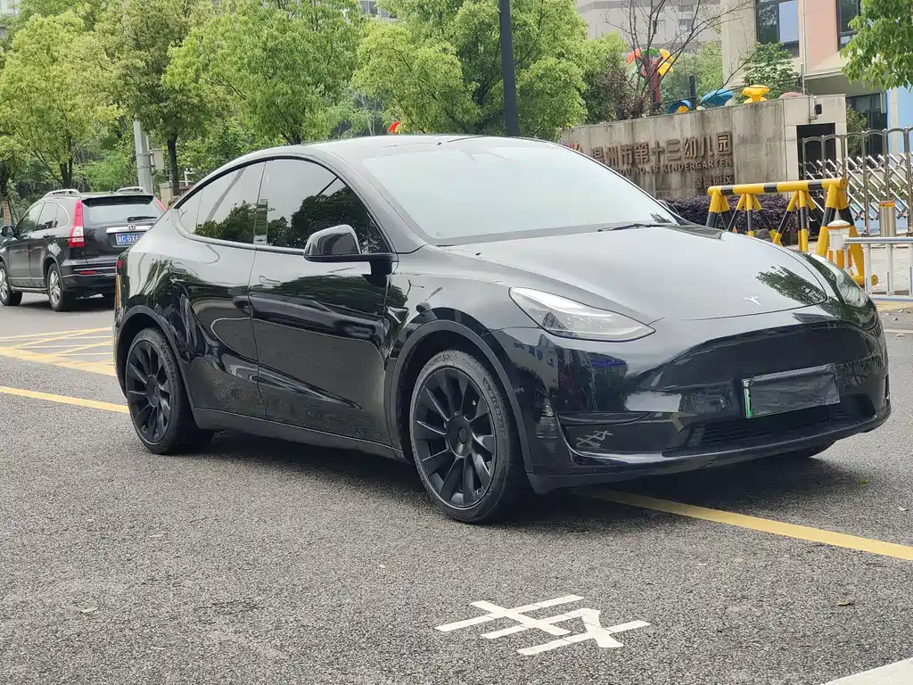 Tesla Model Y 2022 — фото 3