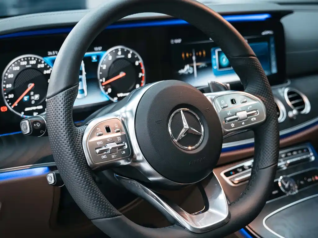 Mercedes-Benz E-Class 2018 — фото 16