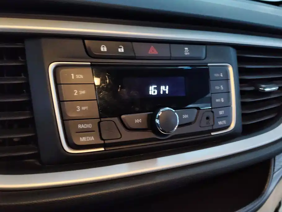 Buick Excelle 2015 — фото 13