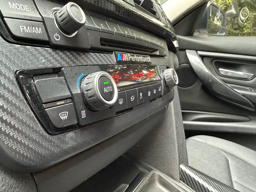 BMW 3 Series 2015 — фото 20