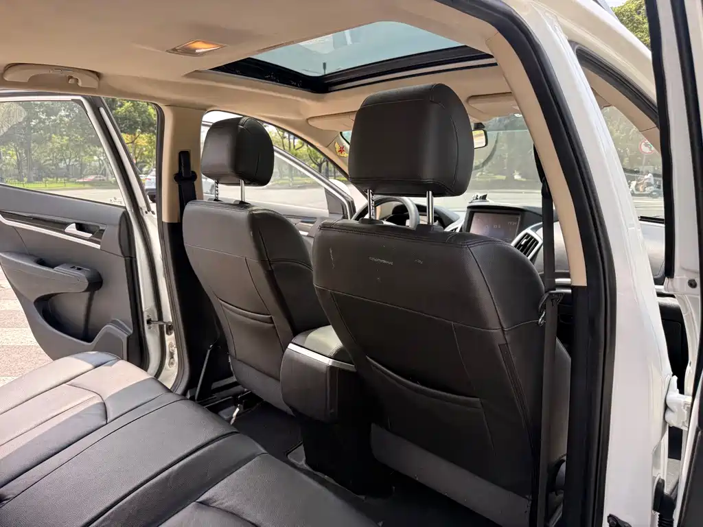 Dongfeng Fengshen AX7 2015 — фото 12