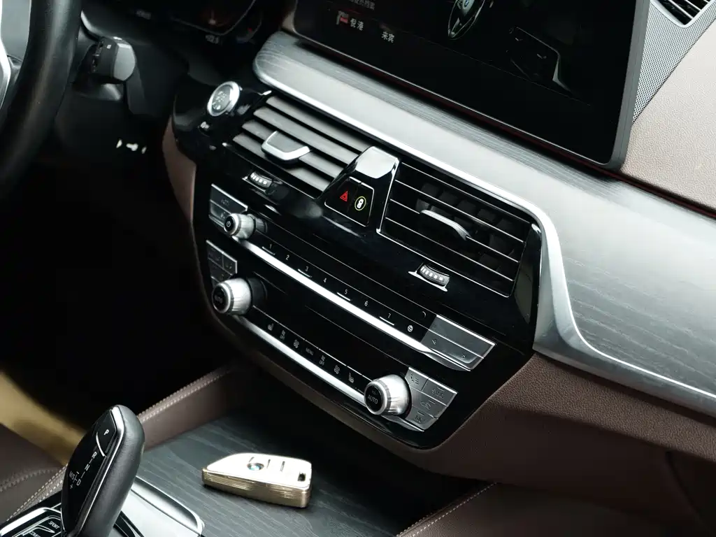 BMW 5 Series 2023 — фото 15