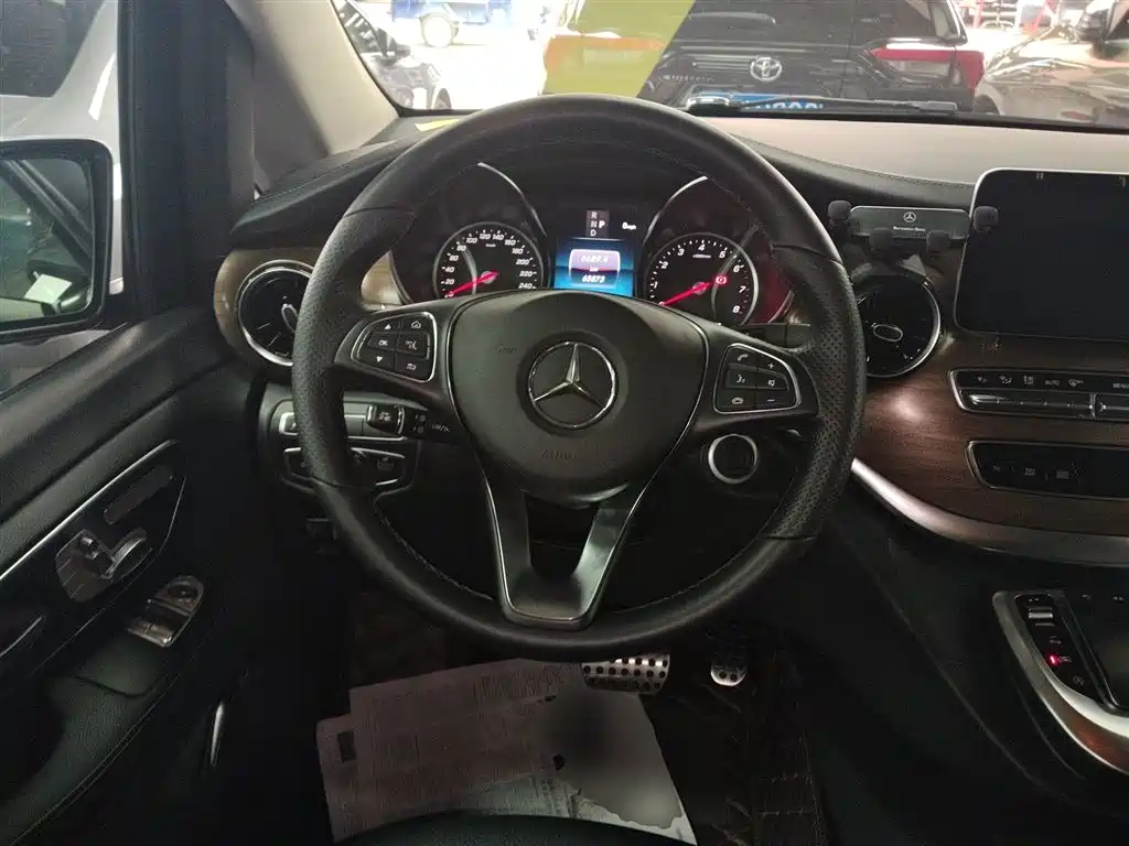 Mercedes-Benz V-Class 2020 — фото 11