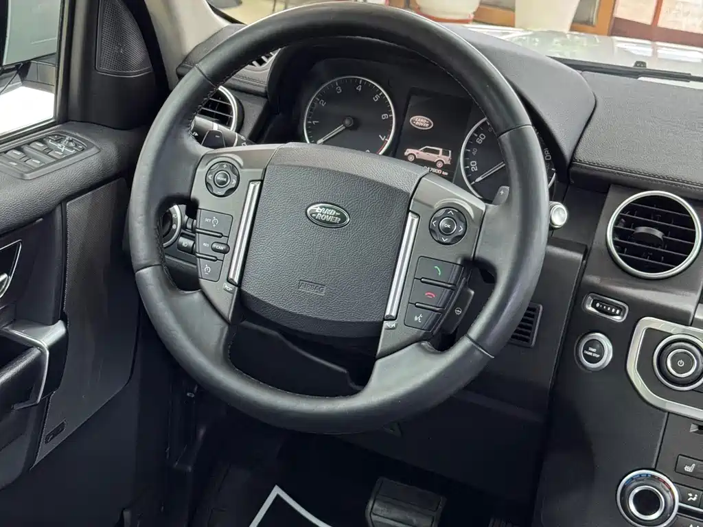 Land Rover Discovery 2019 — фото 14