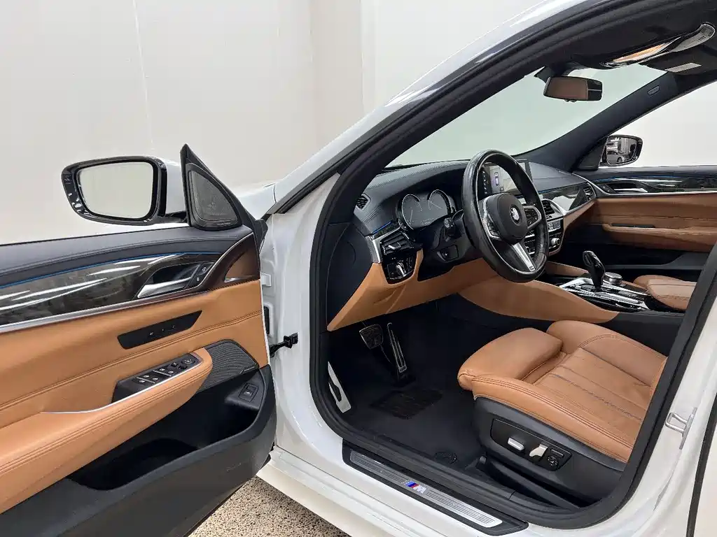 BMW 6 Series GT 2018 — фото 9