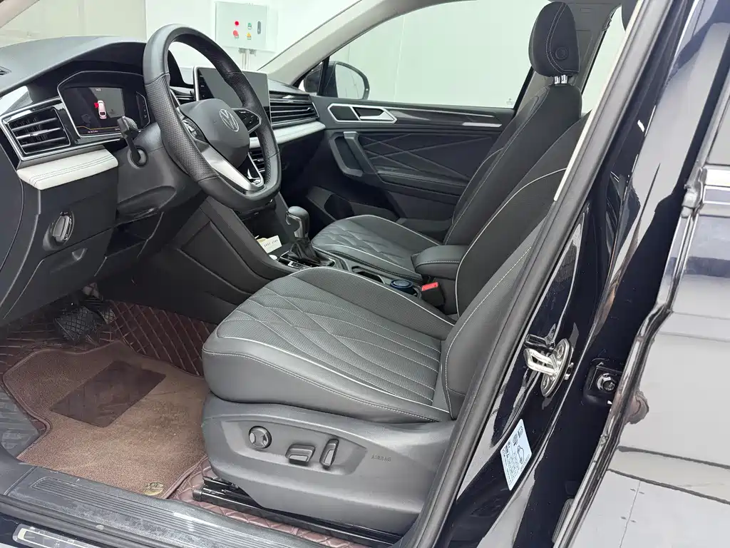 Volkswagen Tiguan L 2023 — фото 11