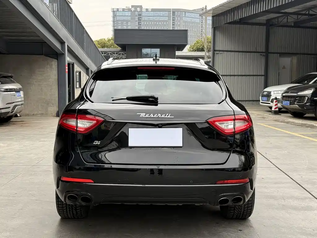 Maserati Levante 2018 — фото 13