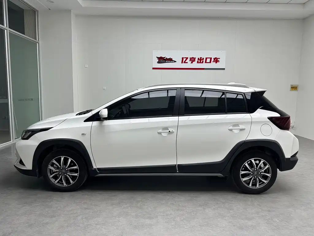 Toyota Yaris L 2021 — фото 4