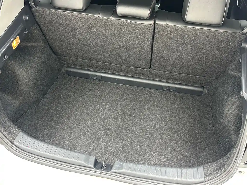 Toyota Yaris L 2021 — фото 21