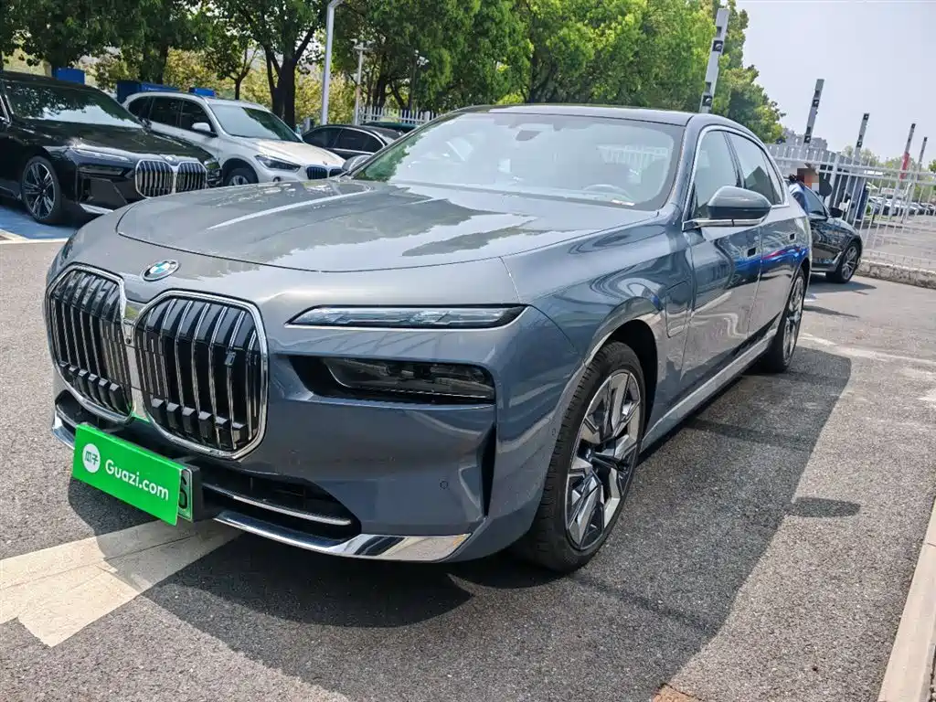 BMW i7 2024 — фото 2