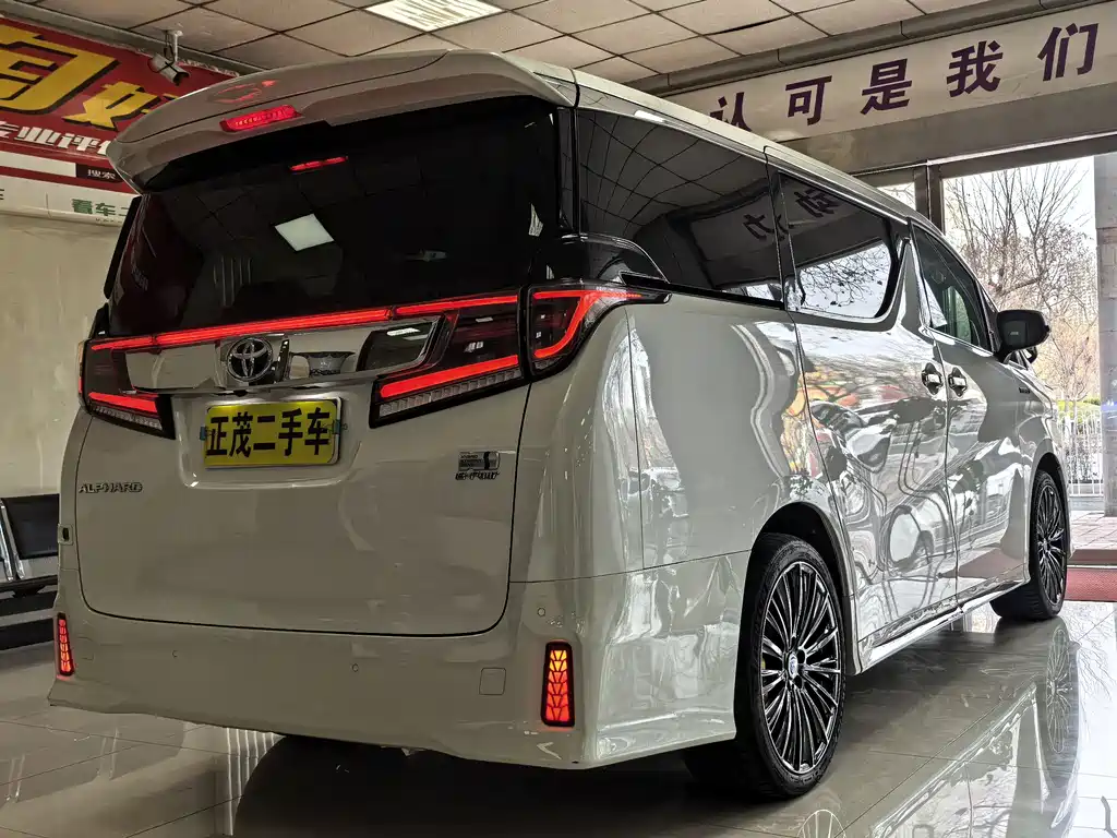 Toyota Alphard 2021 — фото 24