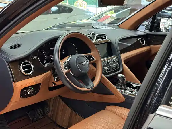 Bentley Bentayga Plug-In Hybrid 2021