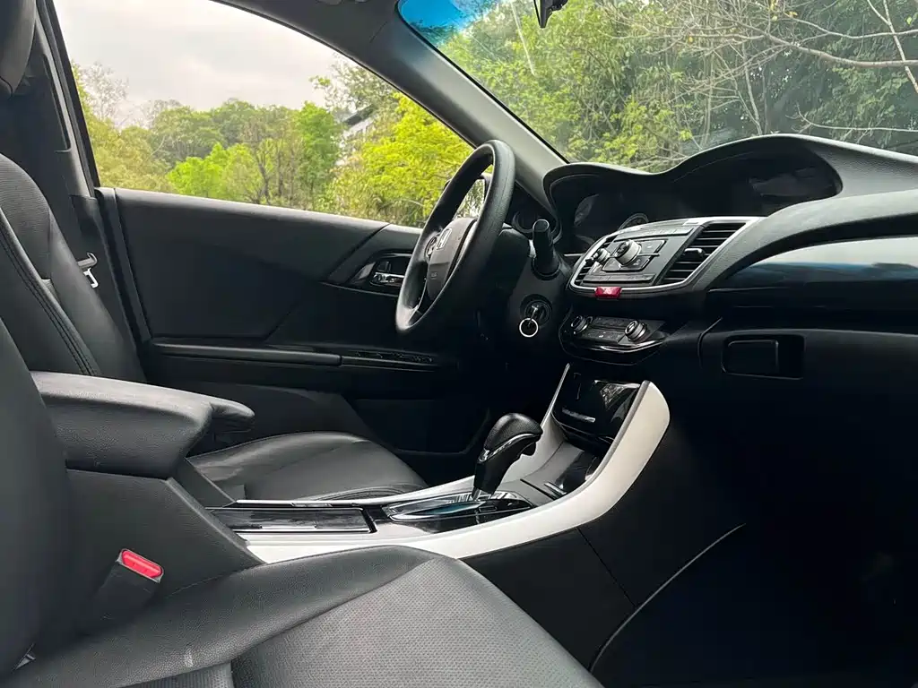 Honda Accord 2017 — фото 18
