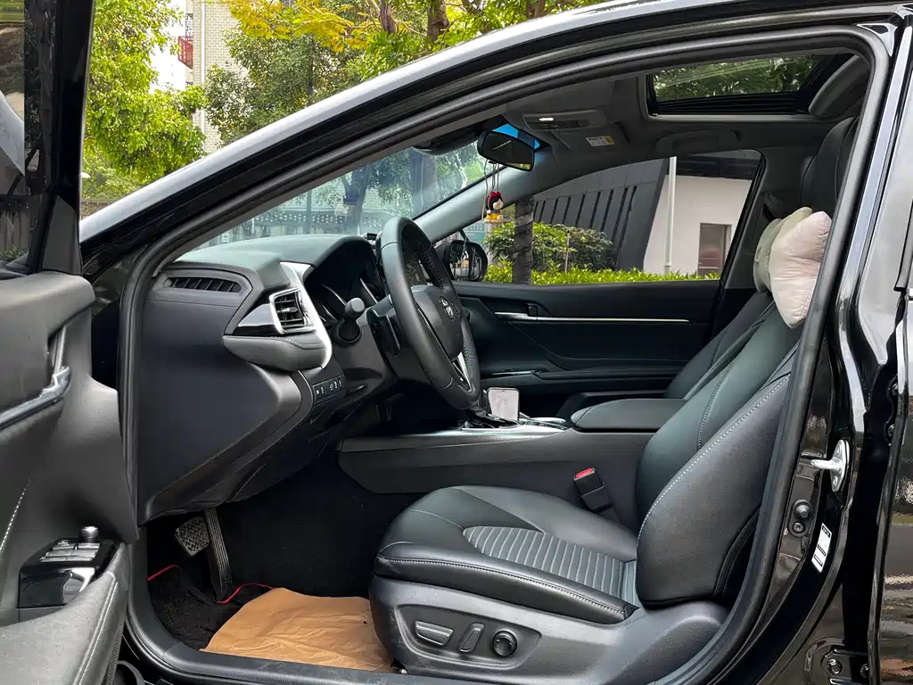 Toyota Camry 2023 — фото 11
