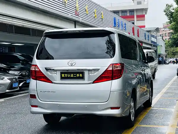 Toyota Alphard 2011