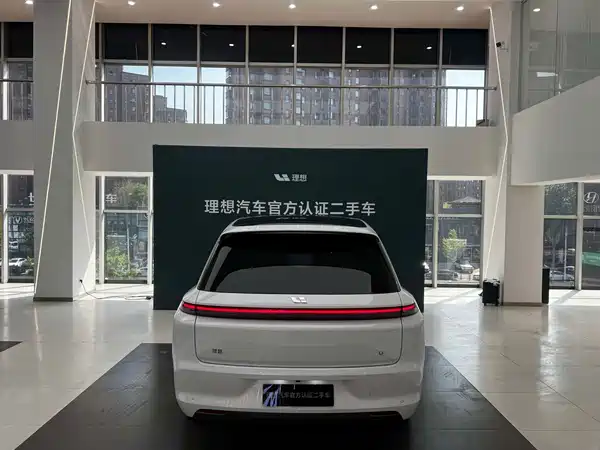 Li Auto L8 2025
