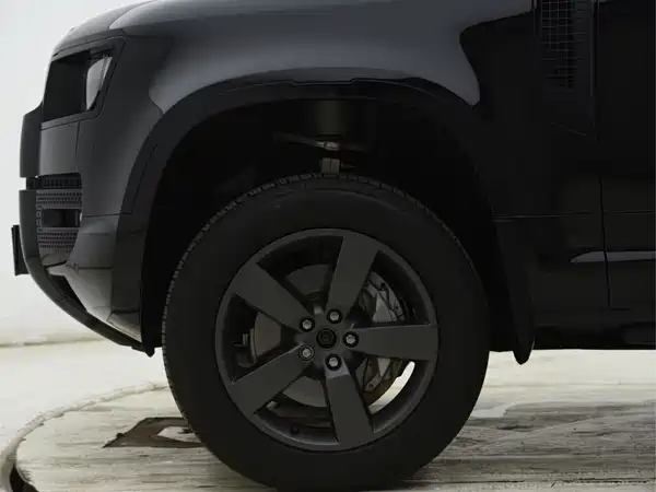 Land Rover Defender 2024