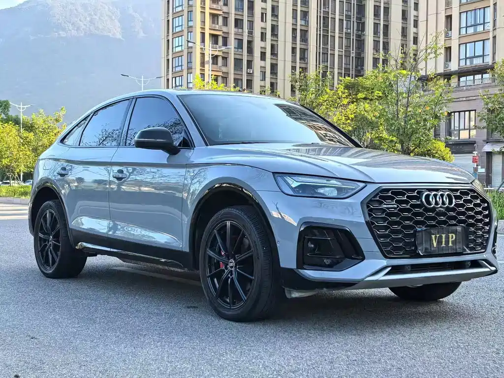 Audi Q5L Sportback 2021 — фото 1