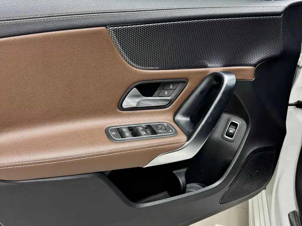 Mercedes-Benz A-Class 2019 — фото 12