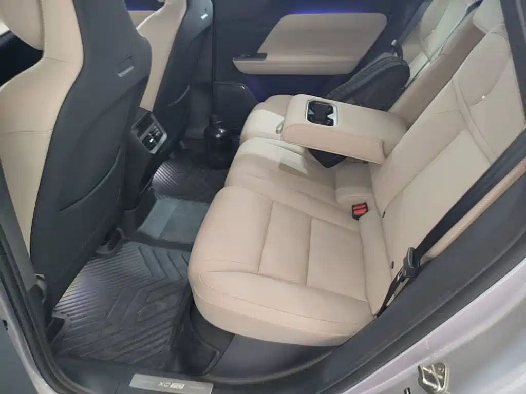 Volvo XC70 Plug-In Hybrid 2025 — фото 17