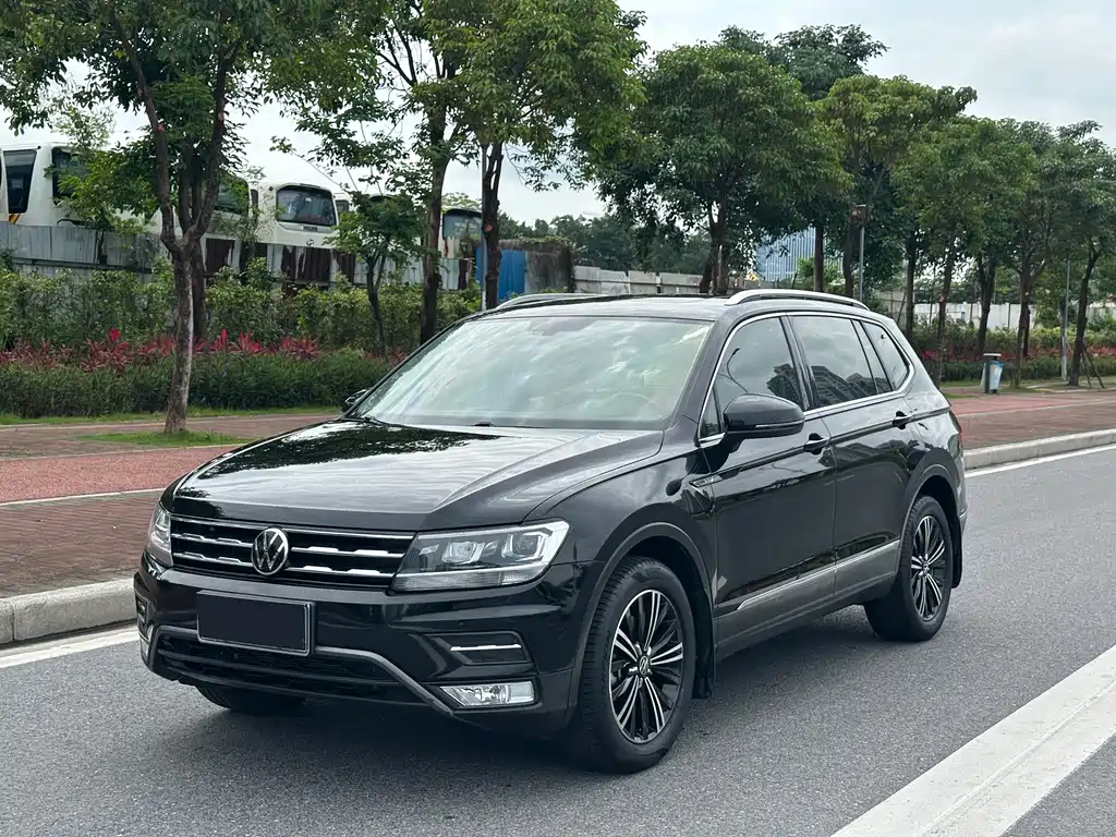 Volkswagen Tiguan L 2021 — фото 1