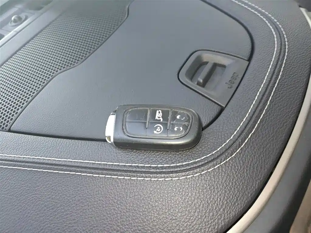 Jeep Cherokee 2020 — фото 17