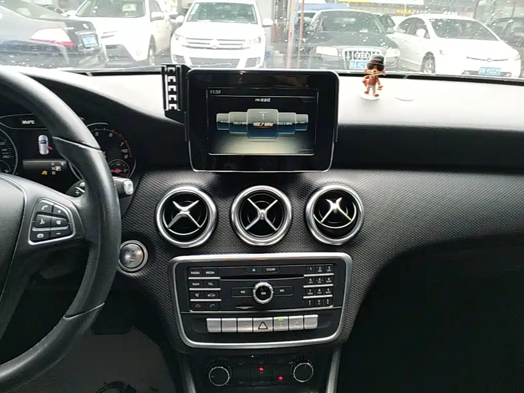 Mercedes-Benz A-Class 2017 — фото 13