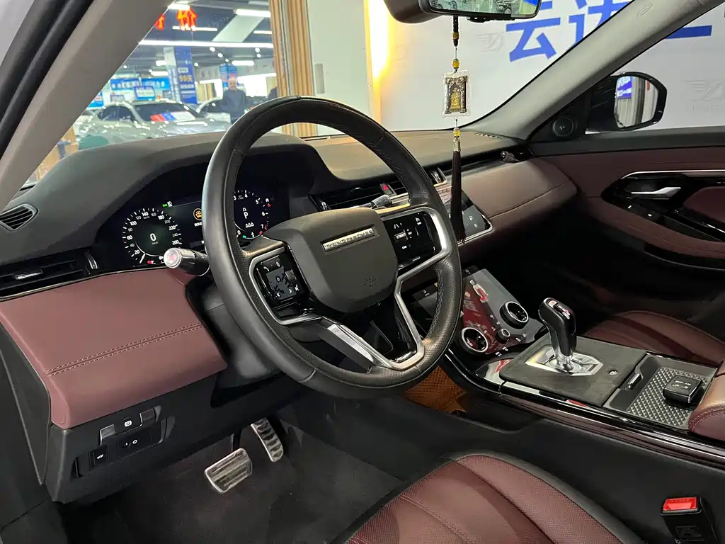 Land Rover Evoque 2023 — фото 9