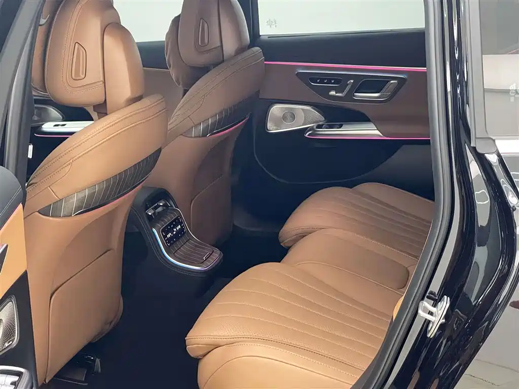 Mercedes-Benz E-Class 2025 — фото 13
