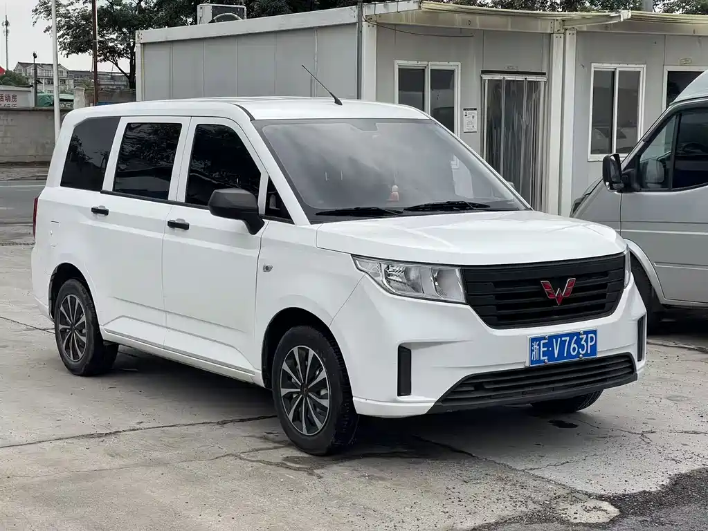 Wuling Hongguang PLUS 2023 — фото 3