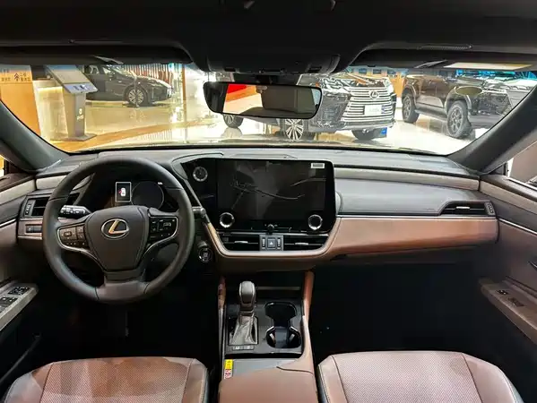 Lexus ES 2024
