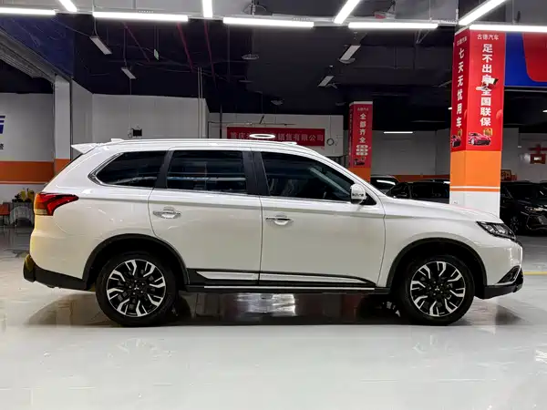 Mitsubishi Outlander 2020