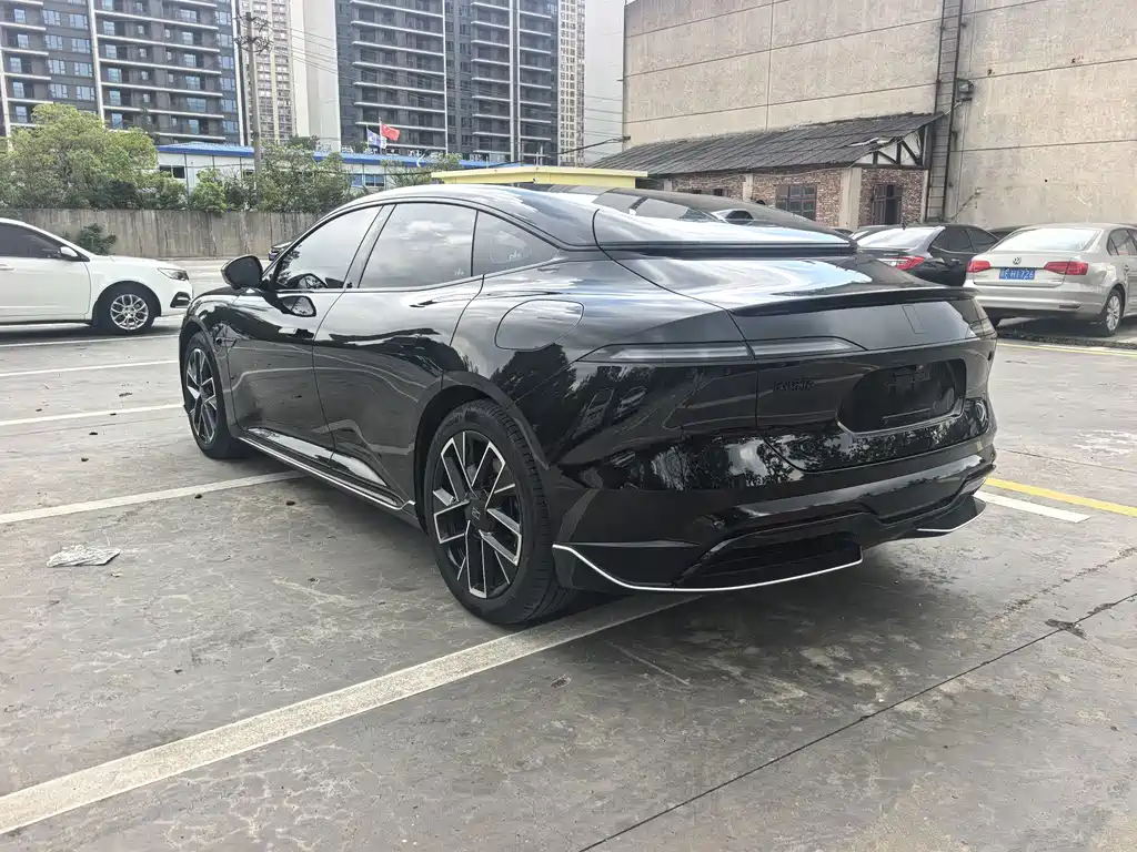 Avatr 06 2025 — фото 3