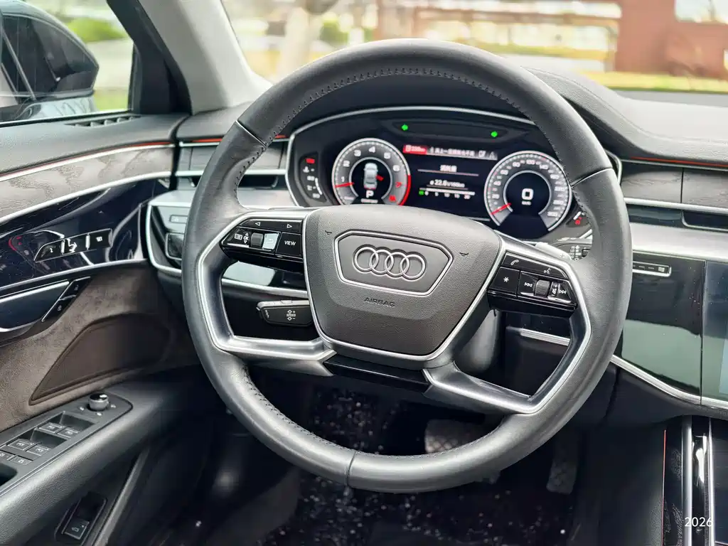 Audi A8 2021 — фото 12