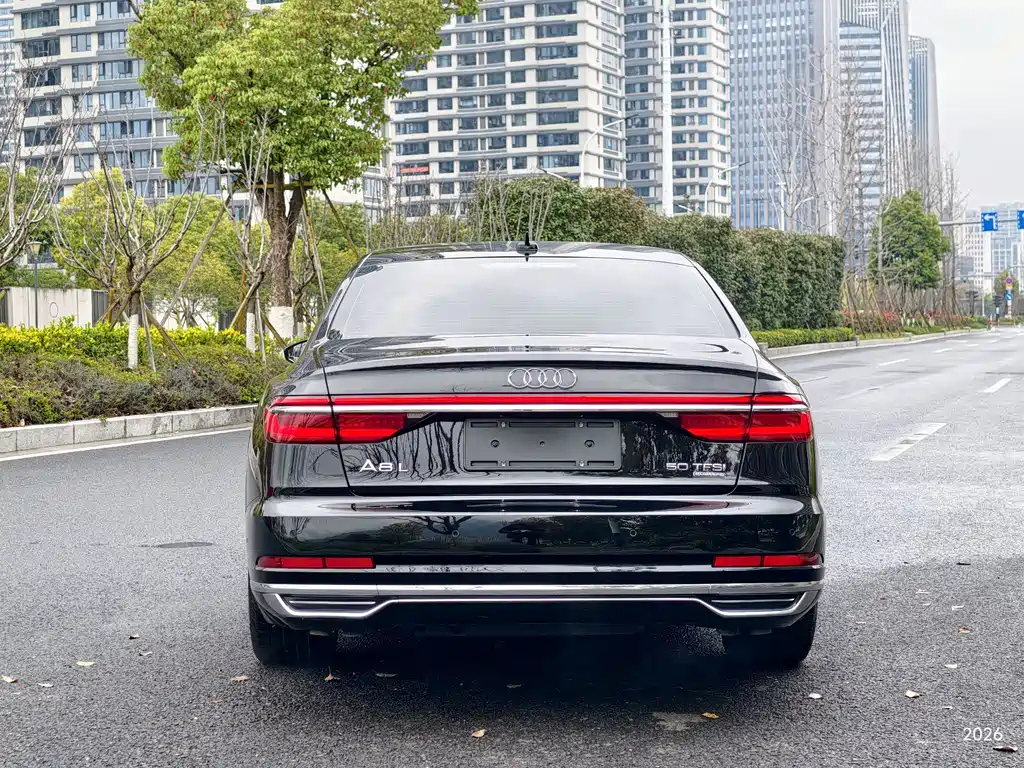 Audi A8 2021 — фото 17