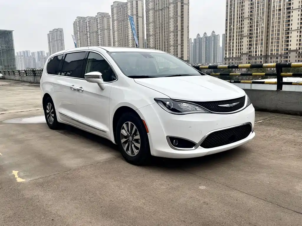 Chrysler Grand Voyager PHEV 2025 — фото 2
