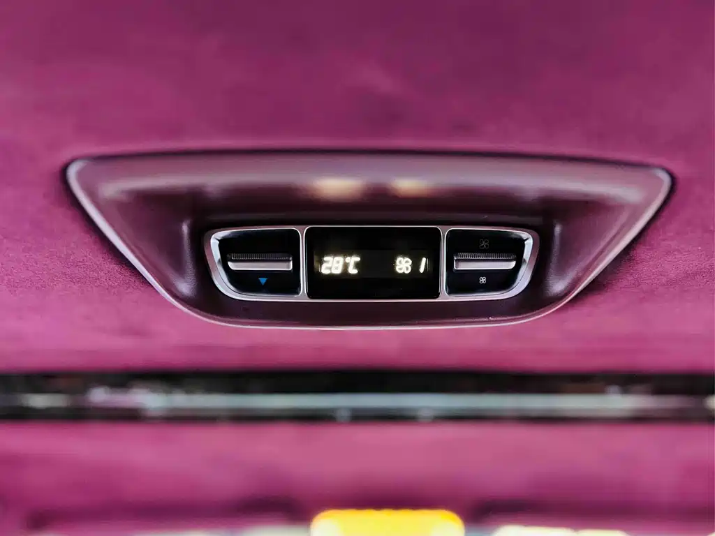 Mercedes-Benz V-Class 2020 — фото 16