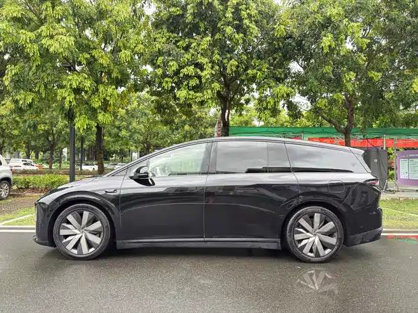 Li Auto i8 2025