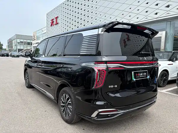 Hongqi HQ9 PHEV 2025