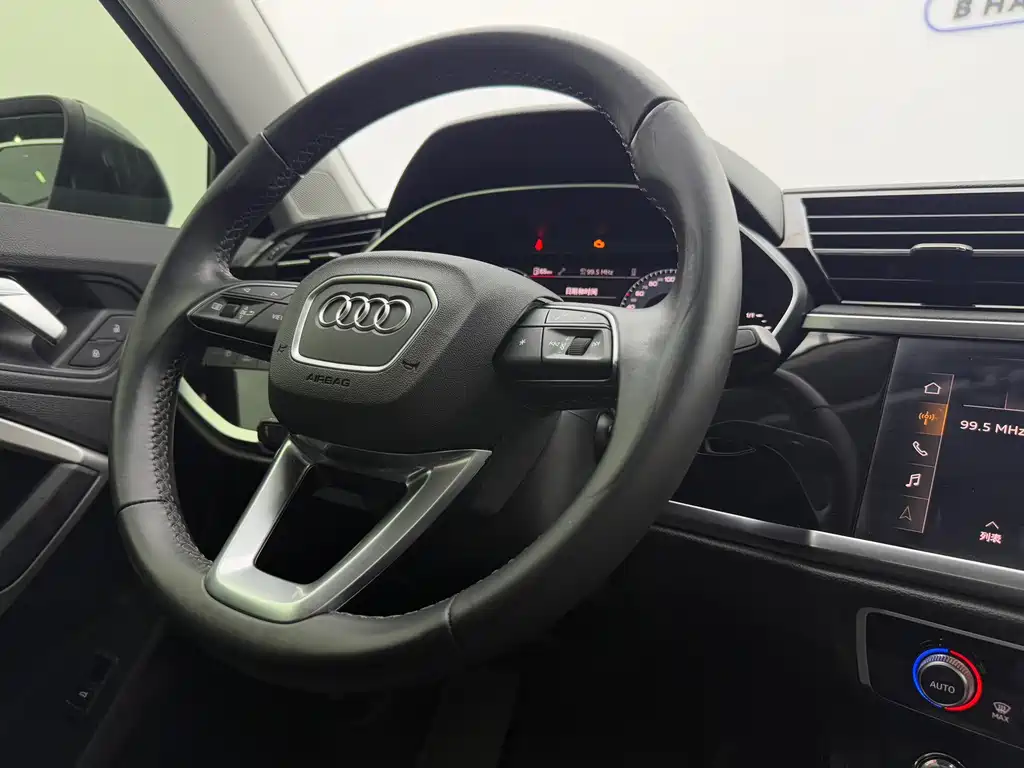Audi Q3 2022 — фото 14